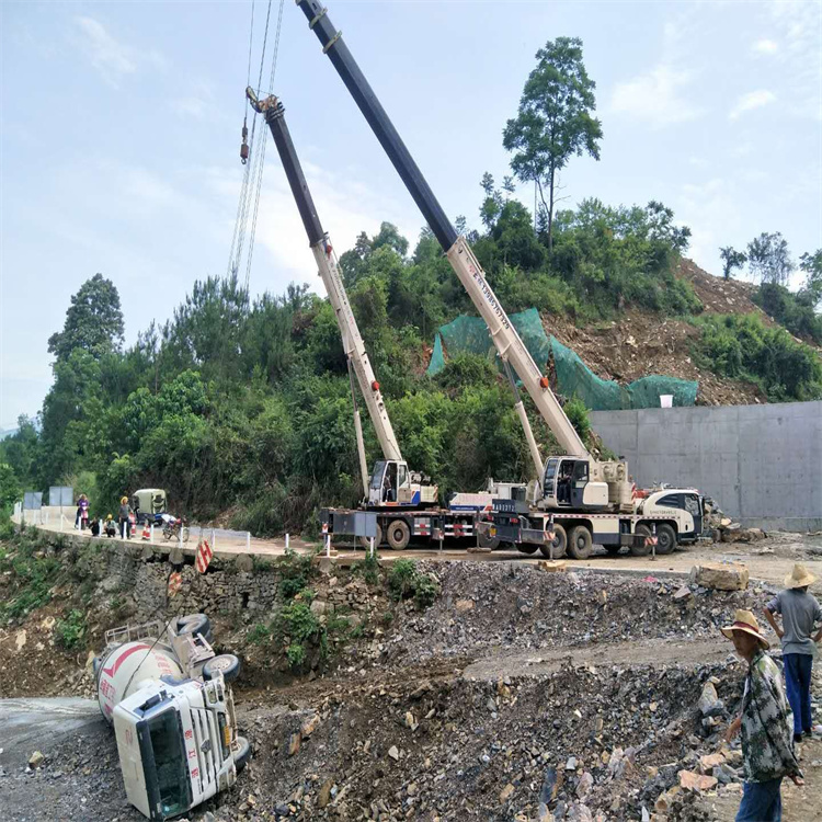 顺平县汽车掉沟里叫吊车救援要多少钱
